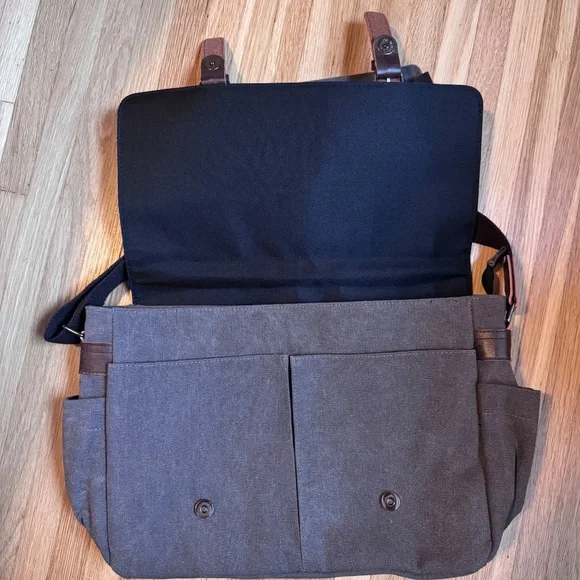 Haunted Mansion Limited Edition Disney Promo Messenger Bag- LIKE NEW!